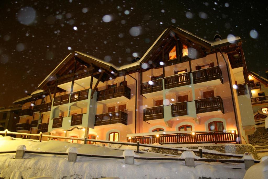 Hotel Residence Dahu Passo del Tonale Esterno foto